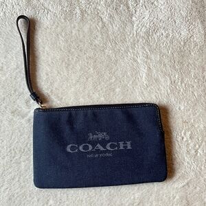 NWT COACH DENIM LARGE CORNER ZIP WRISTLET